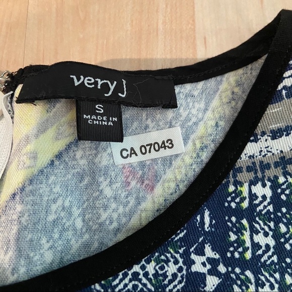 Very J women’s fit and flare dress in size small - Picture 5 of 7